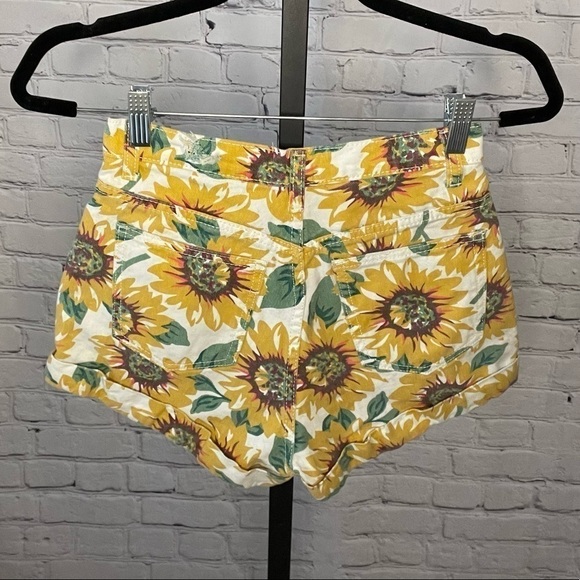 Sunflower Printed High Waisted Shorts Size 25 - Picture 2 of 5